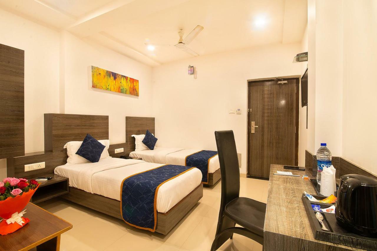 Hotel Sheetal Plaza Σουράτ Εξωτερικό φωτογραφία