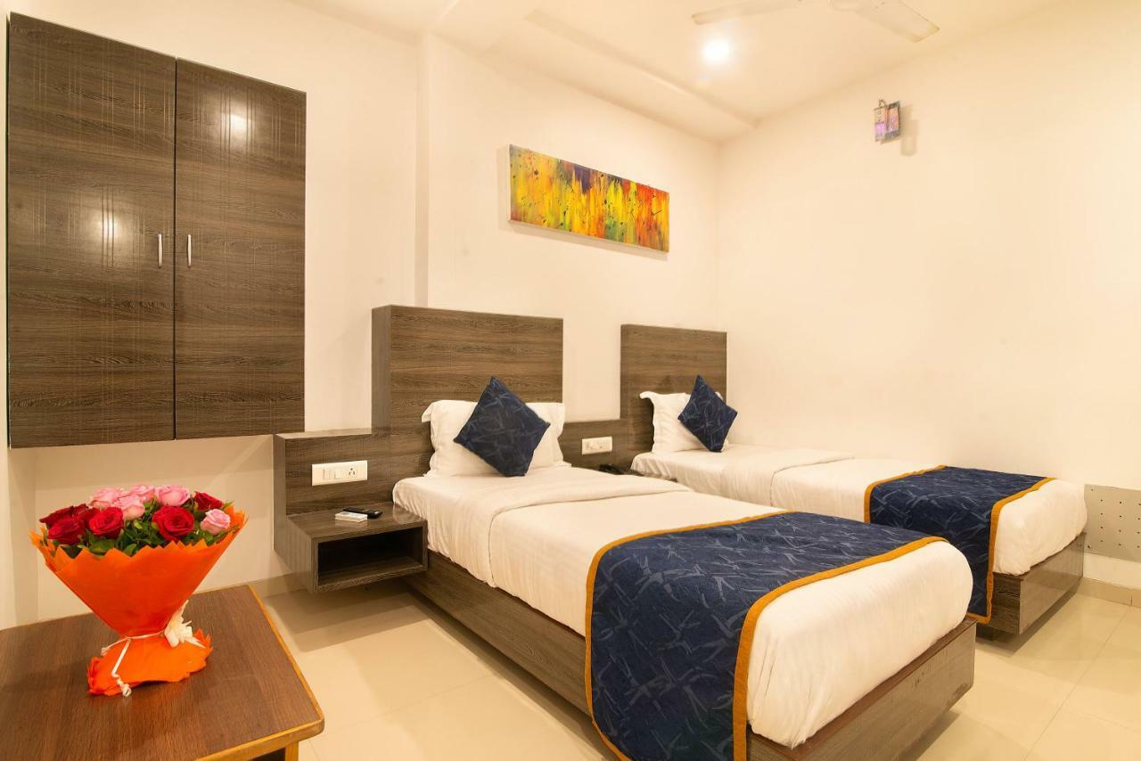 Hotel Sheetal Plaza Σουράτ Εξωτερικό φωτογραφία