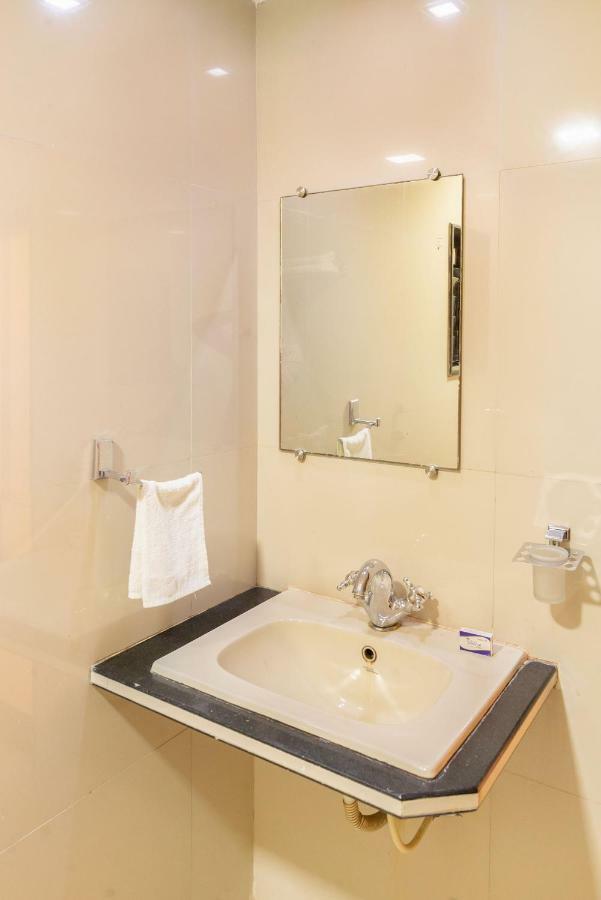 Hotel Sheetal Plaza Σουράτ Εξωτερικό φωτογραφία