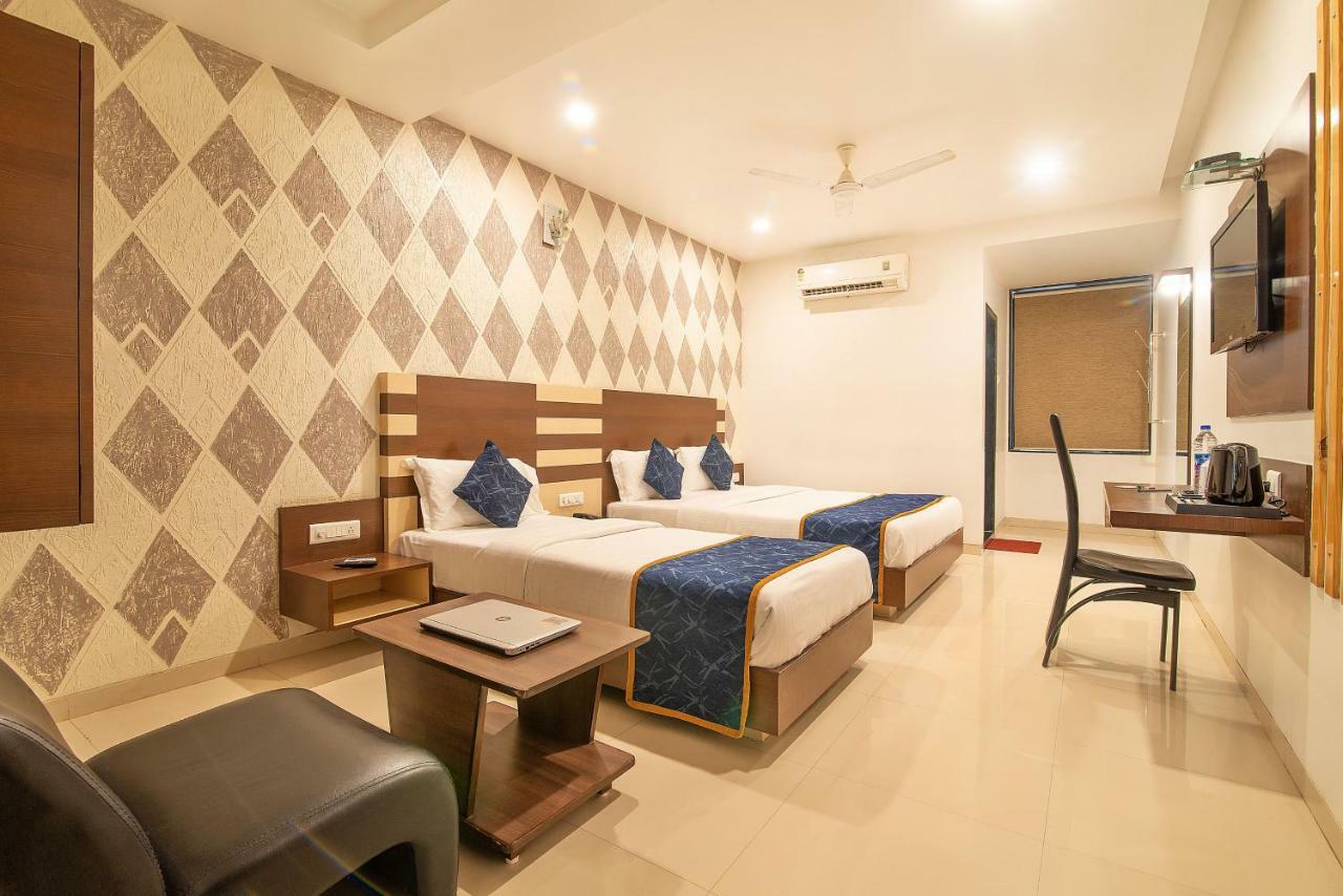 Hotel Sheetal Plaza Σουράτ Εξωτερικό φωτογραφία