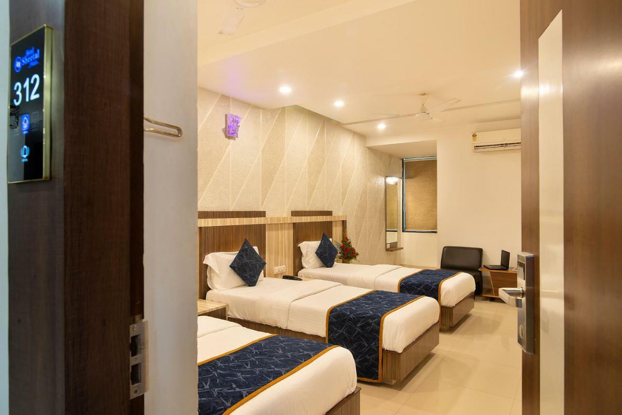 Hotel Sheetal Plaza Σουράτ Εξωτερικό φωτογραφία