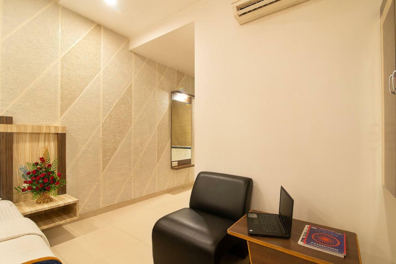 Hotel Sheetal Plaza Σουράτ Εξωτερικό φωτογραφία