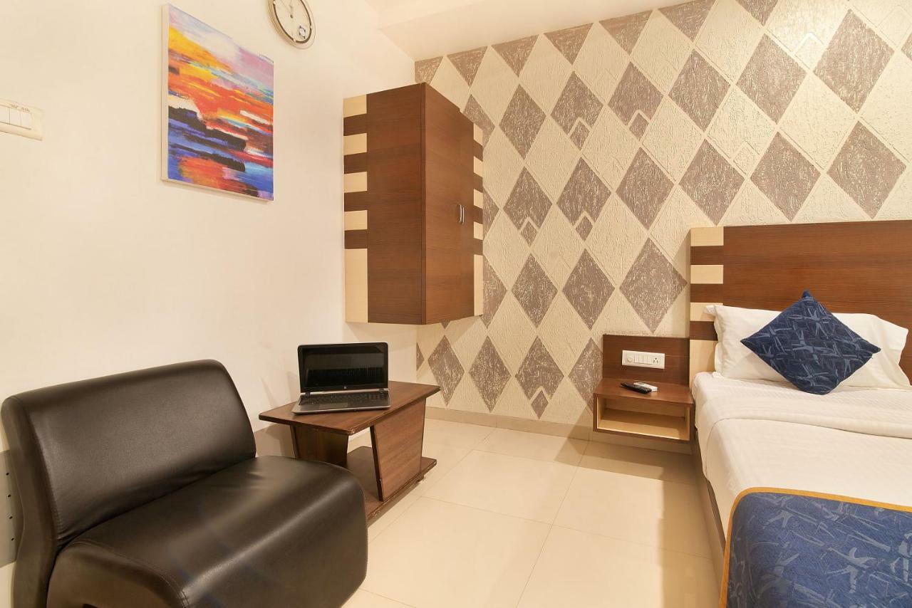 Hotel Sheetal Plaza Σουράτ Εξωτερικό φωτογραφία