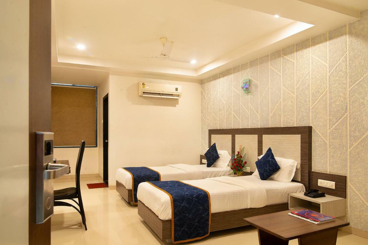 Hotel Sheetal Plaza Σουράτ Εξωτερικό φωτογραφία