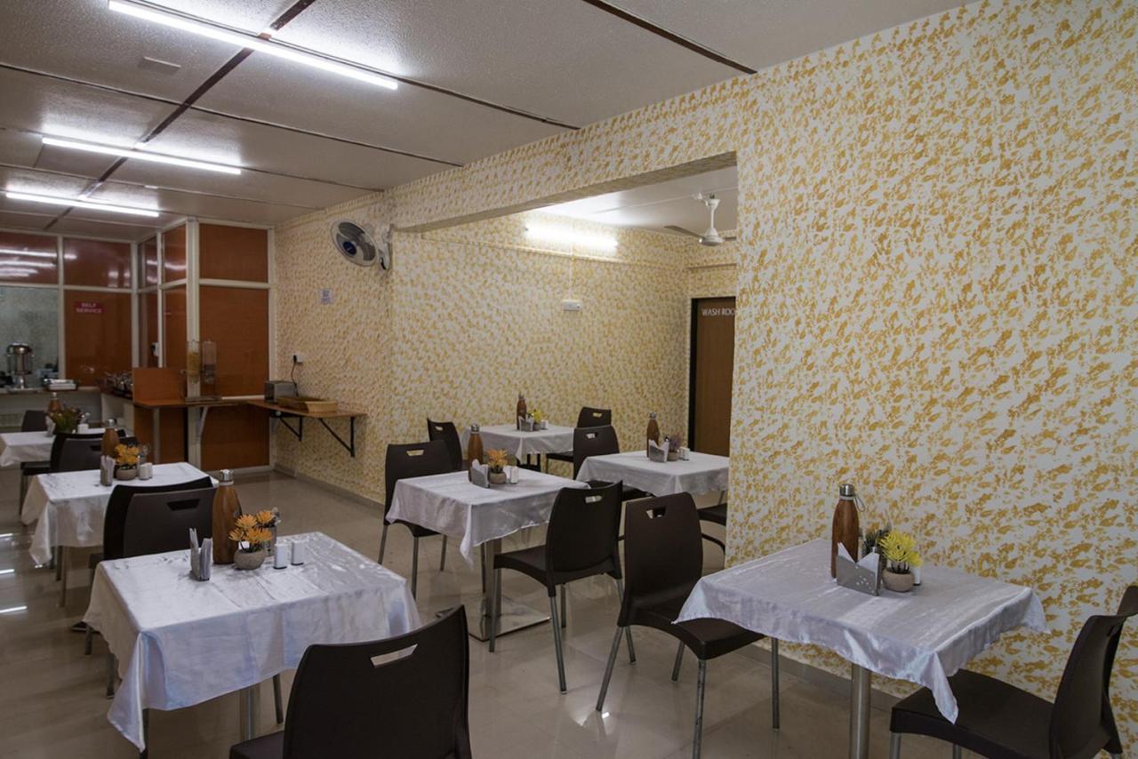 Hotel Sheetal Plaza Σουράτ Εξωτερικό φωτογραφία